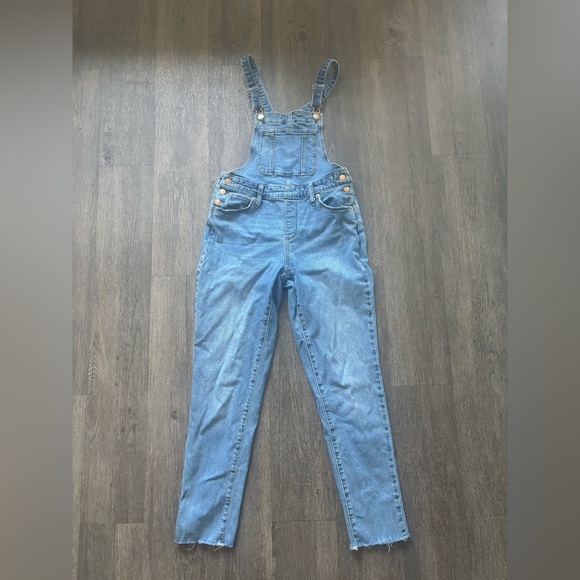 Universal Thread Women's Light Blue Denim Overalls - Picture 2 of 6